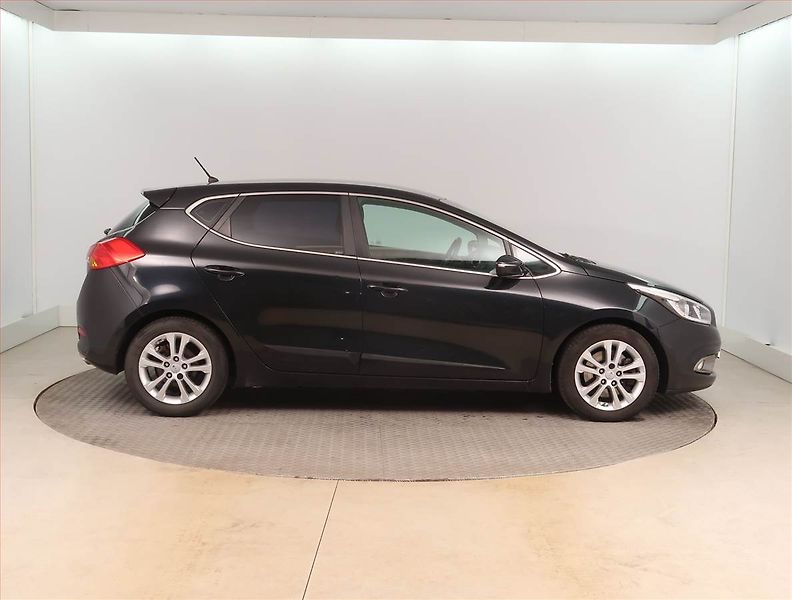 Kia Ceed (2015) 1.6 GDI, ČR,1.maj, Serv.kniha - fotka 6 z 15