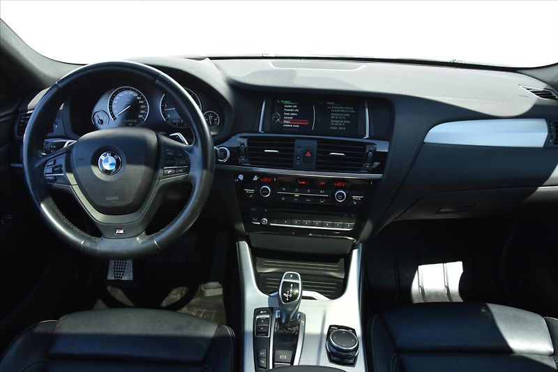 BMW X4 xDrive 30d 190kW M PAKET - fotka 13 z 31