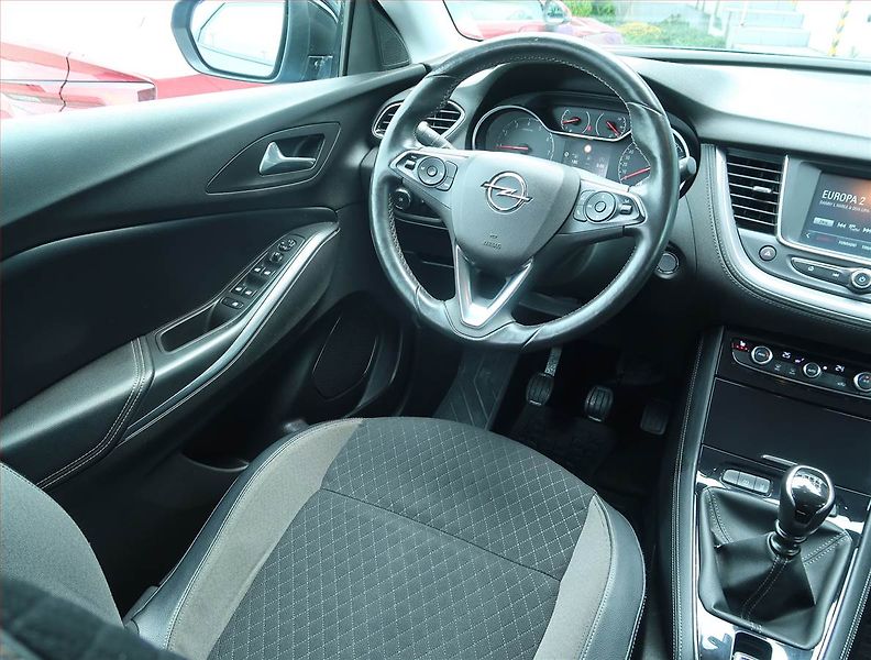 Opel Grandland X (2018) 1.2 Turbo, Kůže, Tempomat - fotka 7 z 16