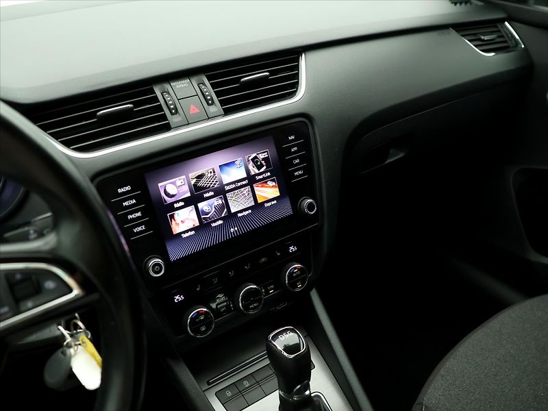 Škoda Octavia 2,0 TDI DSG Soleil - fotka 24 z 30