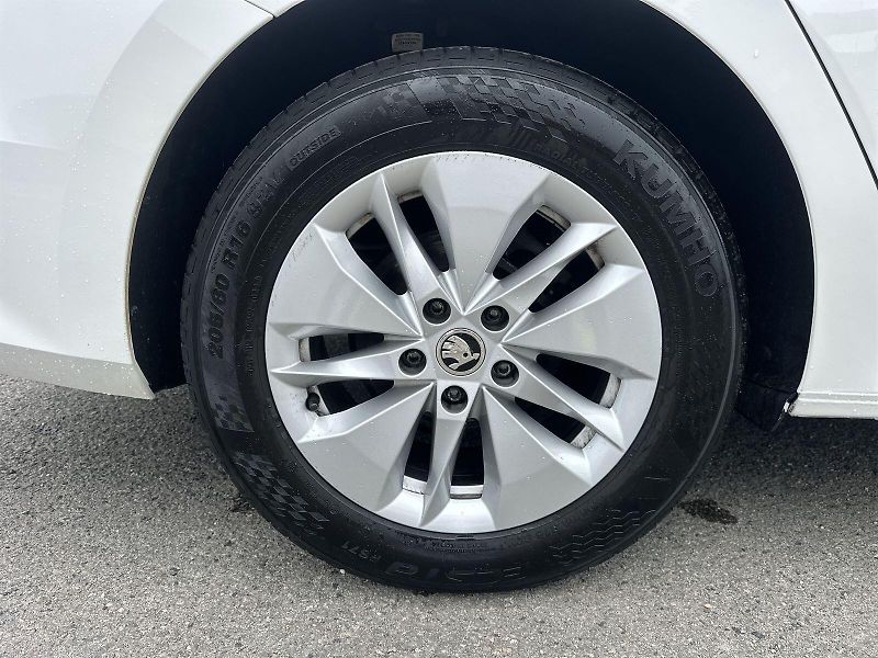 Škoda Octavia (2023) Combi 1.5 TSI G-TEC DSG Ambiti - fotka 29 z 33