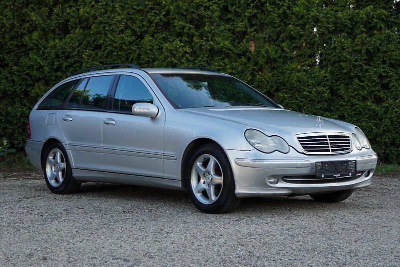 Mercedes-Benz Třídy C (2002) C 220 CDI Avantgarde - fotka 1 z 18