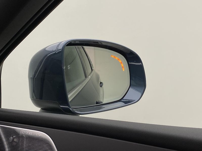Volvo XC60 T8 AWD ULTRA BRIGHT REZERVACE - fotka 37 z 64