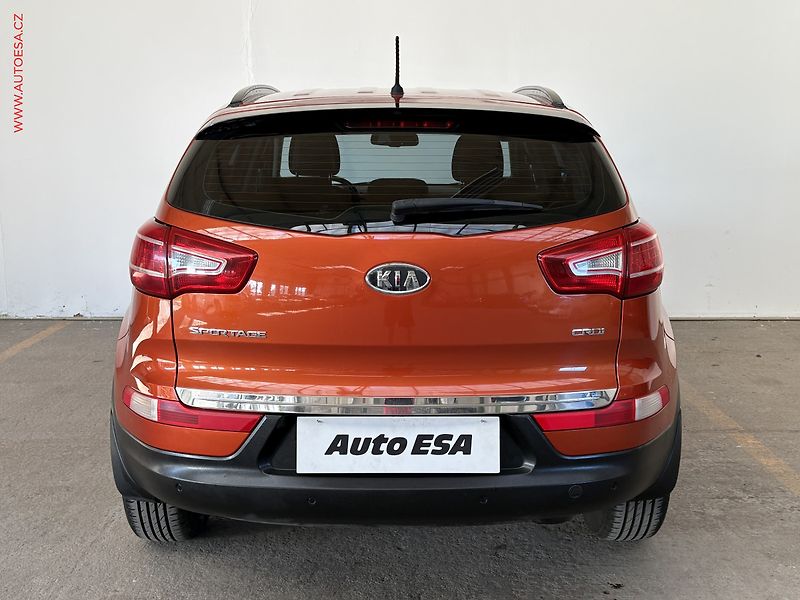 Kia Sportage (2011) 2.0CRDi 4x4, ČR, Navi, AC - fotka 5 z 14