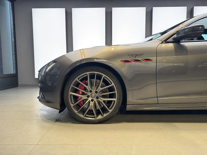 Maserati Ghibli (2022) Trofeo 580 HP - Záruka 03/27 - fotka 4 z 20
