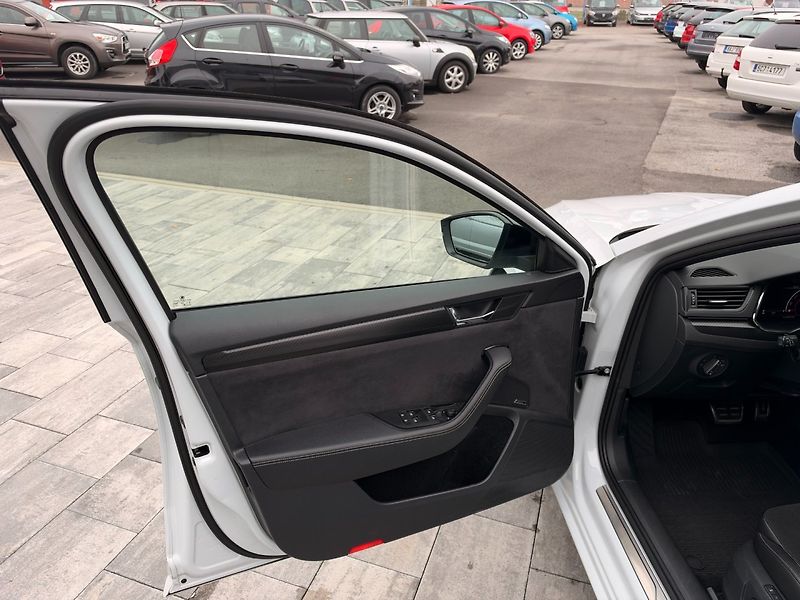 Škoda Superb (2021) Sportline 2.0 TSI 4x4 DSG - fotka 9 z 39