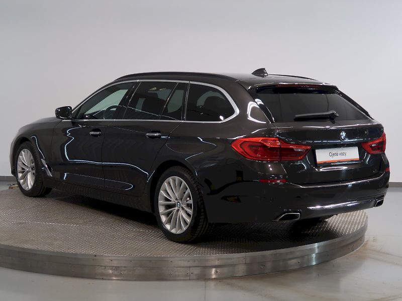 BMW Řada 5 (2018) LUXURY LINE 540d xDRIVE TAŽNÉ - fotka 7 z 38