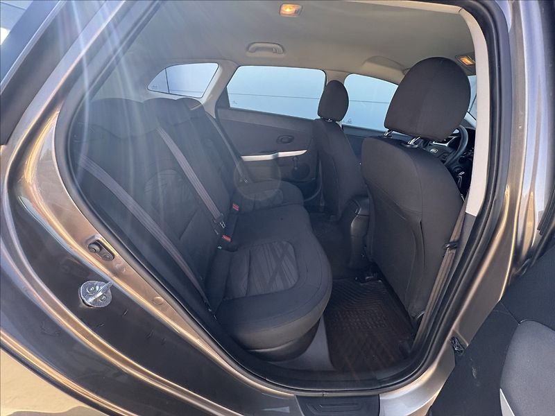 Kia Ceed 1,6 GDi 99 kw ČR 1. maj. servi - fotka 22 z 23