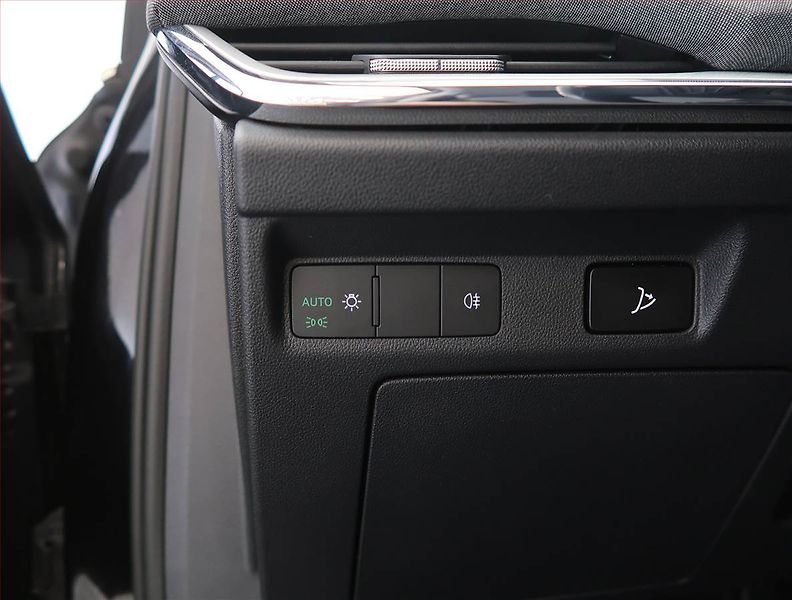 Škoda Enyaq (2023) Suite iV 80 (82 kWh), SoH 94% - fotka 26 z 29