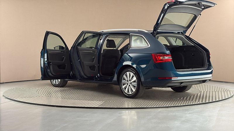 Škoda Superb 2.0 TDI DSG Style Combi - fotka 7 z 26