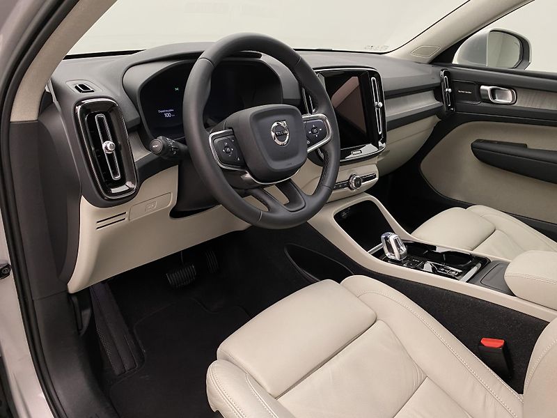 Volvo XC40 B4 AWD BRIGHT PLUS 1.MAJ,CZ - fotka 4 z 48