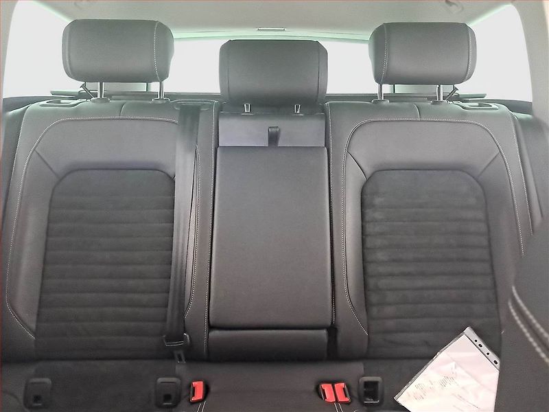 Volkswagen Passat (2021) Elegance 2.0 TDI - fotka 10 z 17