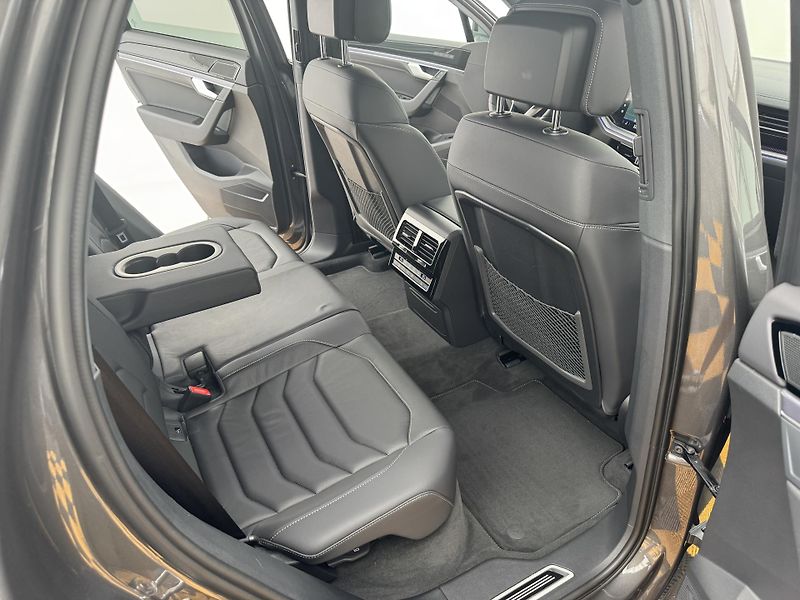 Volkswagen Touareg 3.0Tdi*1-MAJ*DPH*R-LINE*HUD* - fotka 17 z 47
