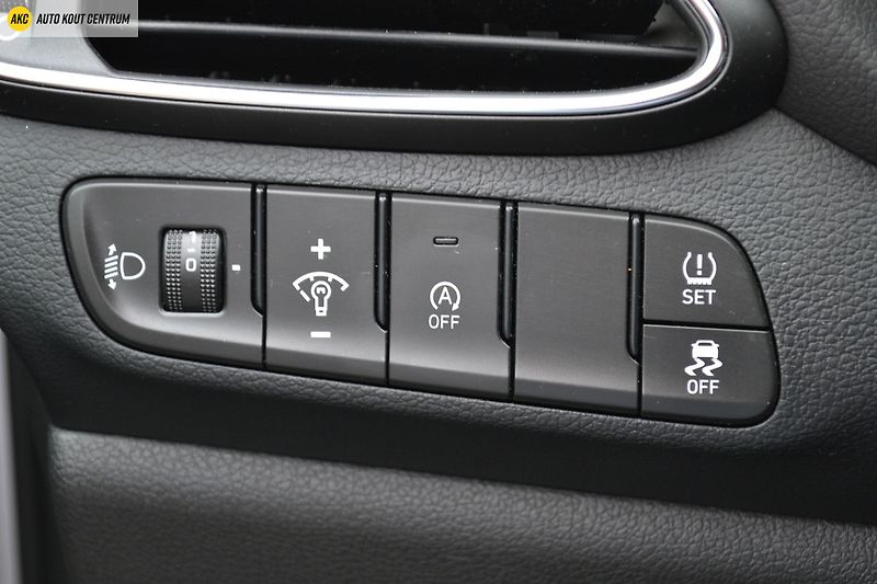 Hyundai i30 WG 1,5I MT SMART FAMILY NAVI - fotka 30 z 39