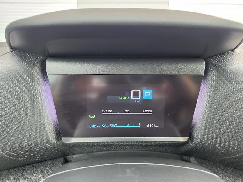 Citroën ë-C4 100kW 50kWh SHINE Panorama DPH - fotka 13 z 29