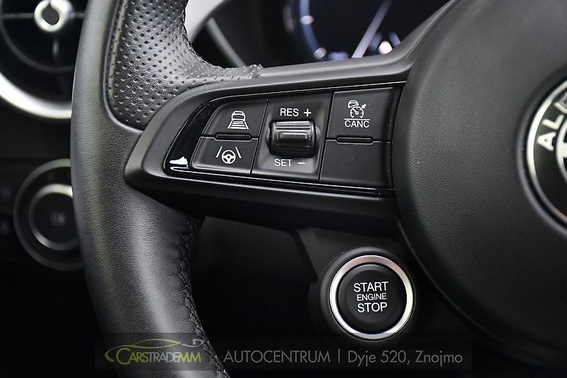Alfa Romeo Giulia 2.0T 16V 206kW VELOCE AT8 Q4 - fotka 29 z 53