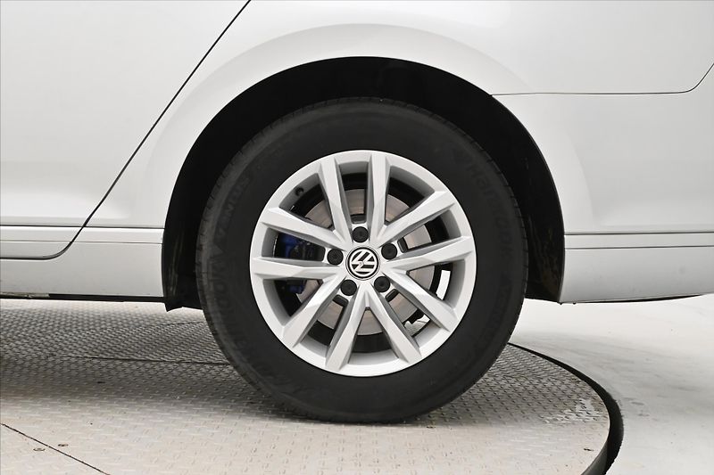 Volkswagen Passat 2,0 TDI 110 kW Navigace Záruka - fotka 31 z 31