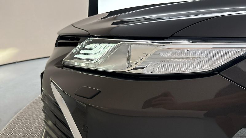 Toyota Camry 2.5 Hybrid AUT Executive - fotka 18 z 29