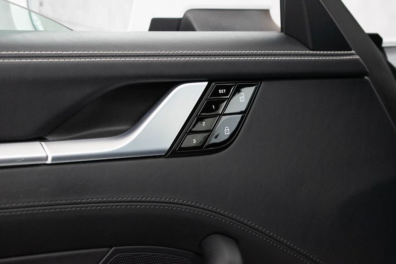 Porsche 911 CARRERA S - fotka 13 z 34