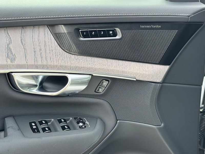 Volvo XC90 PLUS B5, 360°, VZDUCH - fotka 9 z 24