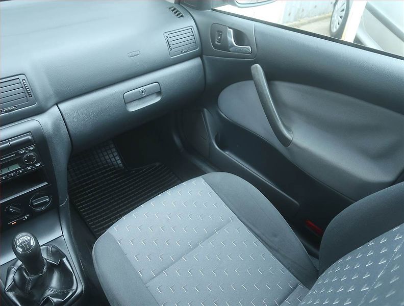Škoda Octavia (2010) 1.6, LPG, Serv.kniha, po STK - fotka 8 z 14