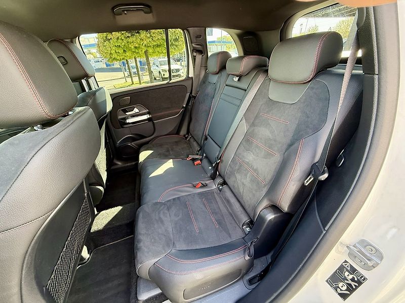 Mercedes-Benz GLB (2025) 200 d 4MATIC - fotka 14 z 45