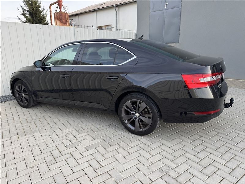Škoda Superb 1,6 TDI Navi TZ park. kamera - fotka 10 z 50