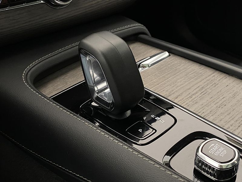 Volvo XC90 B5 AWD INSCRIPTION AUT CZ 7m - fotka 28 z 55