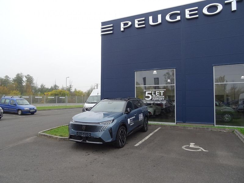 Peugeot 5008 (2024) e-GT 157 kW/210k (Bat. 73kWh) - fotka 2 z 60
