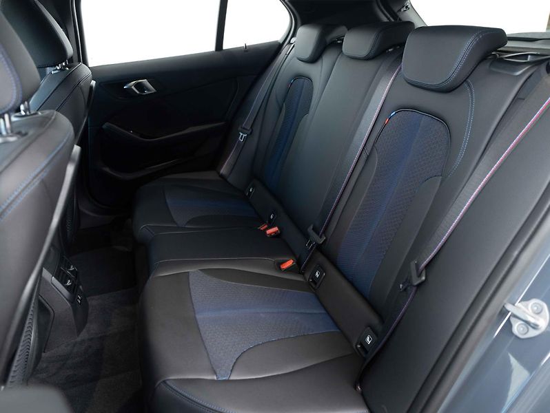 BMW Řada 1 M135i xDrive - fotka 21 z 22