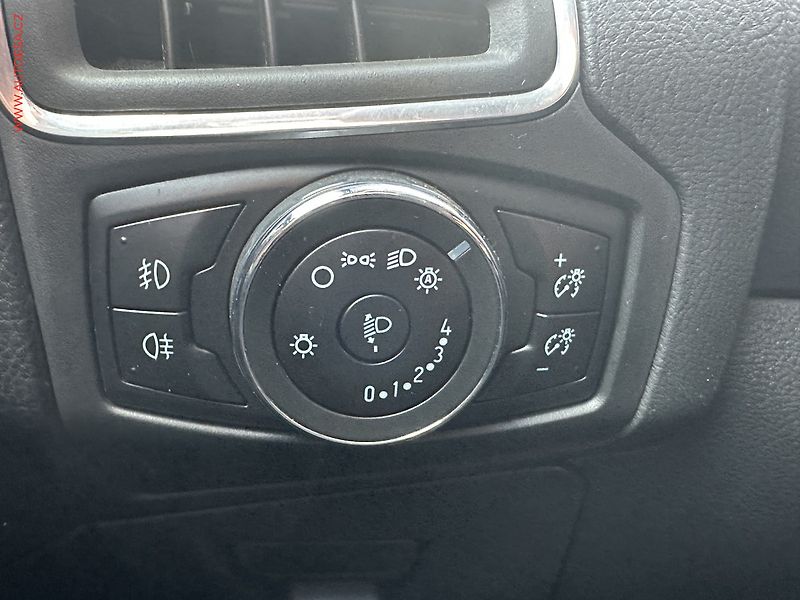 Ford Focus (2014) 1.6 TDCi, AC, výhřev sed - fotka 13 z 18