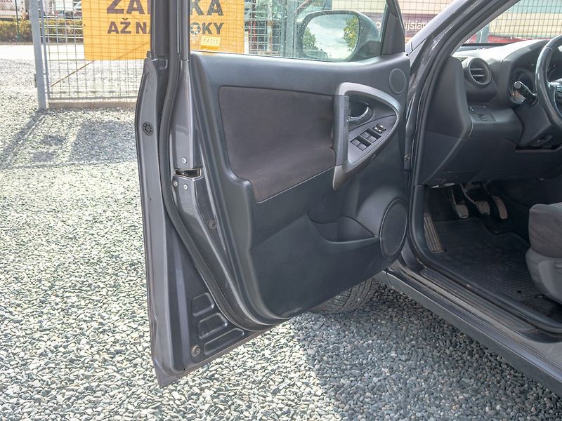 Toyota RAV4 (2009) ČR 2.0D 116KW 4x4 – TAŽNÝ - fotka 11 z 47