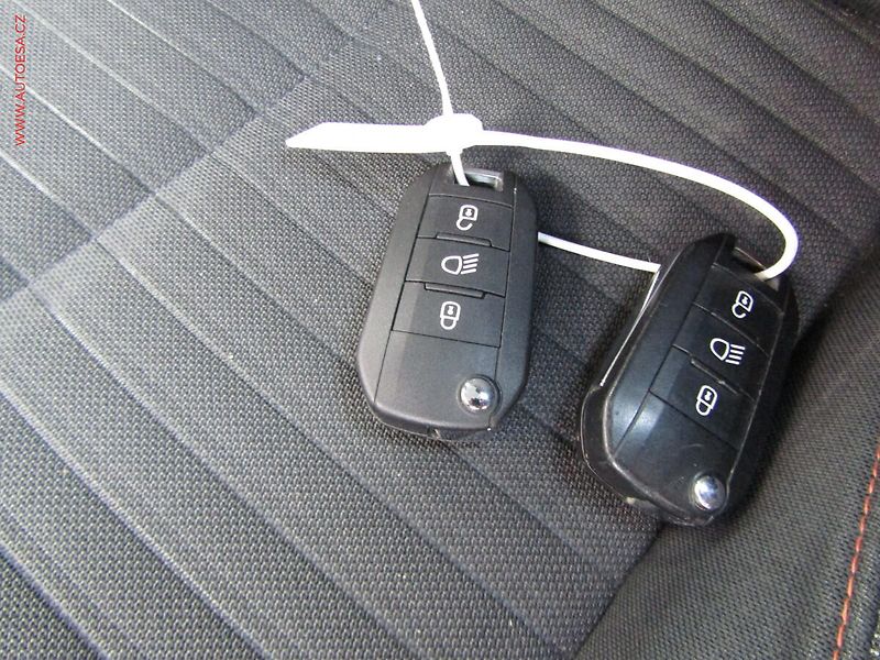 Peugeot 2008 (2020) 1.2 PT, 1.maj,ČR, Active - fotka 19 z 19