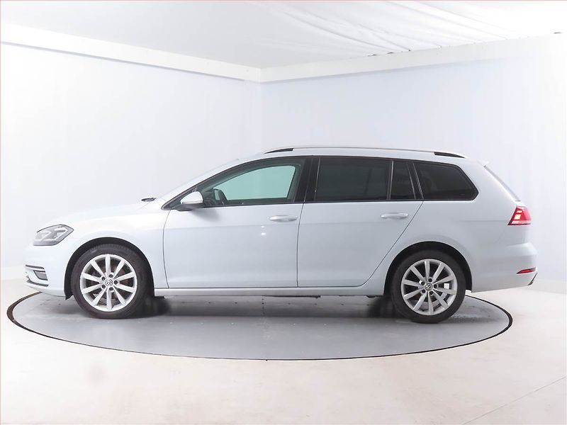 Volkswagen Golf (2018) Comfortline 1.0 TSI - fotka 3 z 15
