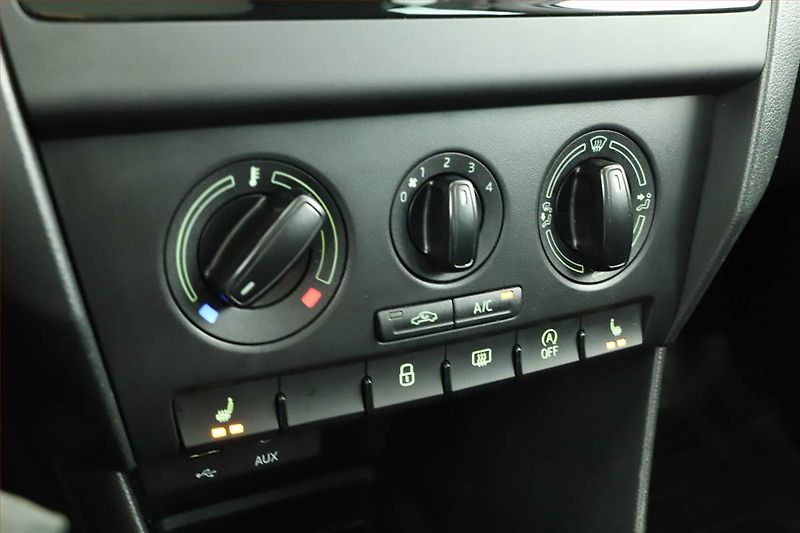 Škoda Rapid (2015) Spaceback 1.6 TDI, Xenony - fotka 10 z 16