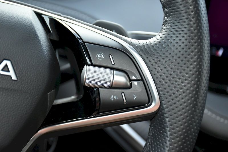 Škoda Enyaq (2025) Sportline 85 210kW - fotka 31 z 35