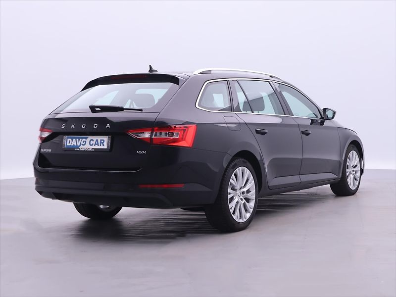 Škoda Superb 2,0 TDi Style 4x4 DSG DPH CZ - fotka 7 z 33