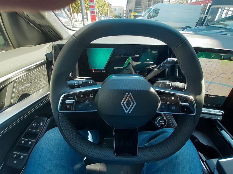 Renault Espace (2026) Iconic full hybrid E-Tech 200k - fotka 11 z 16