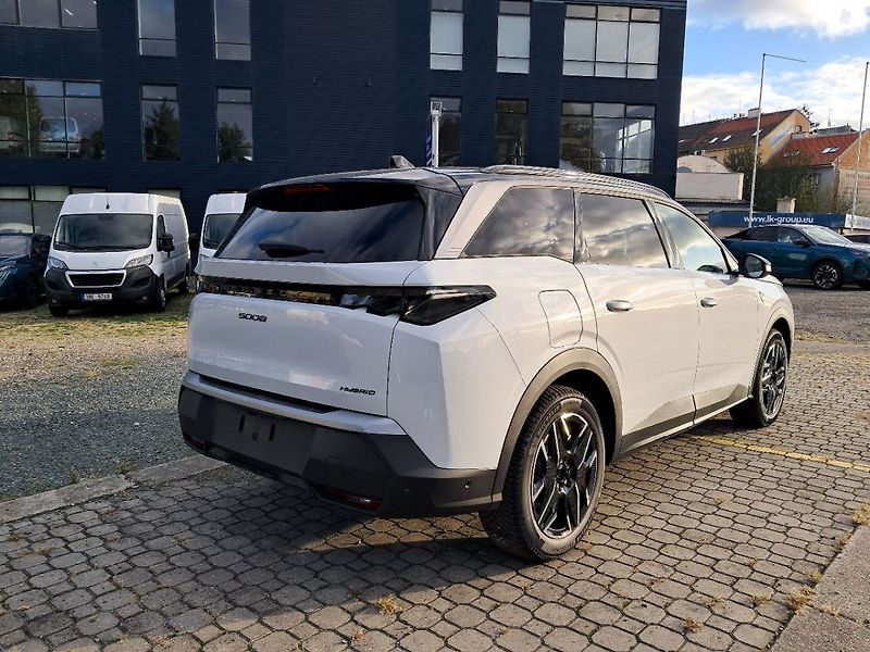 Peugeot 5008 GT Hybrid 136 e-DCS6 - fotka 5 z 10