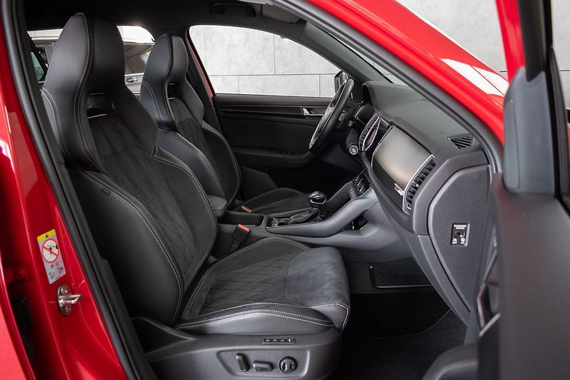 Škoda Kodiaq 2.0 TDI 4x4*SPORTLINE*TAŽNÉ*ČR - fotka 12 z 51