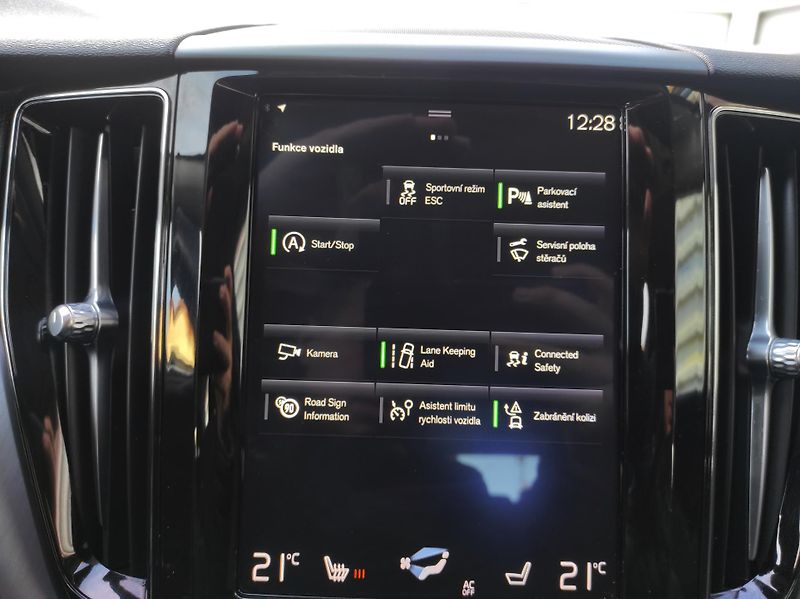 Volvo XC60 2,0 D3 Drive-E, Momentum Pro - fotka 23 z 41