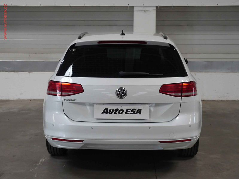 Volkswagen Passat (2018) 2.0TDi, LED, navi - fotka 5 z 27