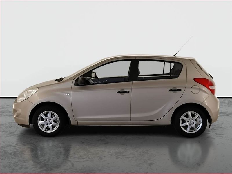 Hyundai i20 (2012) 1.2, Serv.kniha, po STK, Tažné - fotka 3 z 16