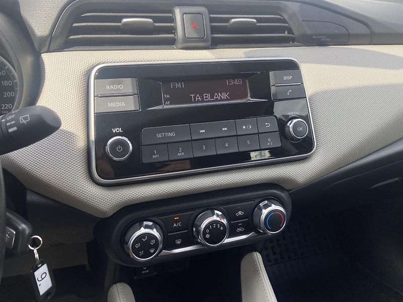 Nissan Micra 1.0 i 52 kW Visia - fotka 16 z 19