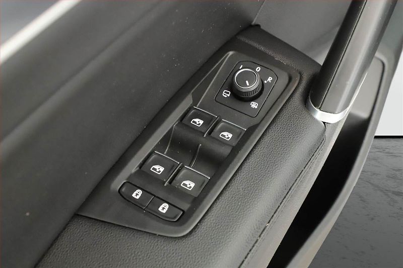 Volkswagen Touran (2020) R-Line 2.0 TDI, Automat - fotka 19 z 20