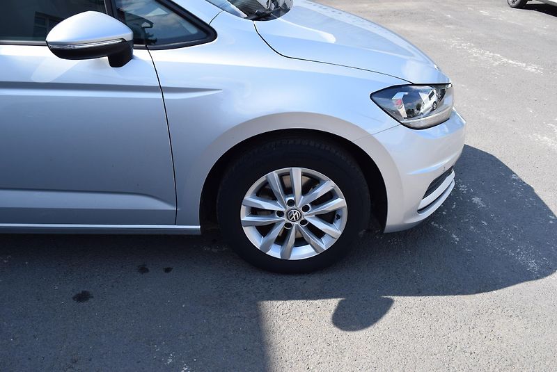 Volkswagen Touran (2019) 1.5TSI 110kw CLBMT 7MÍST TAŽNÉ - fotka 5 z 46