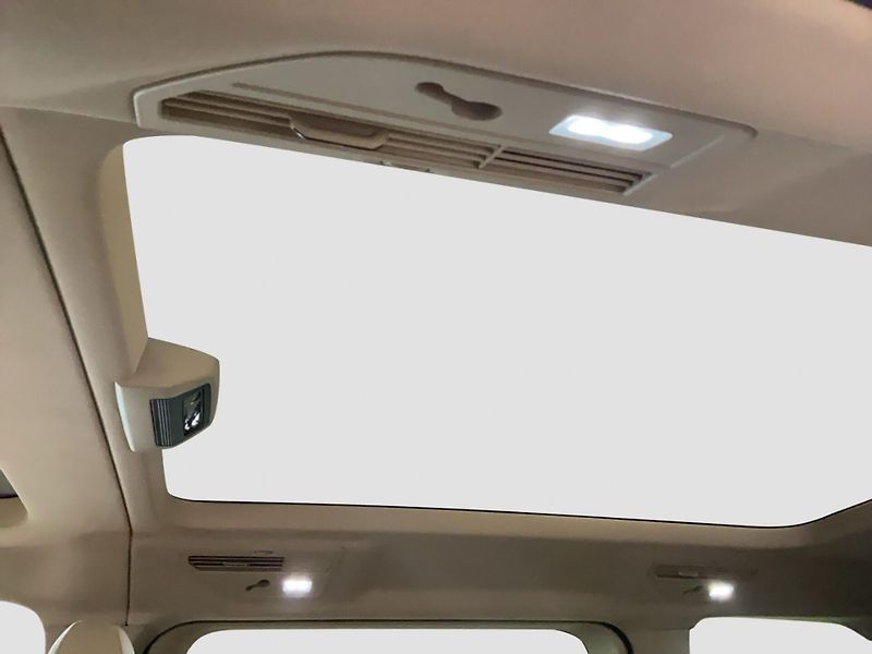 Volkswagen Multivan TDI Life Pano IQ NezTo 360 DCC - fotka 11 z 19