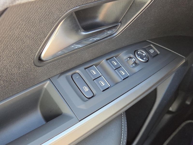 Peugeot 3008 (2025) GT Hybrid e-DCS 145  - fotka 25 z 31