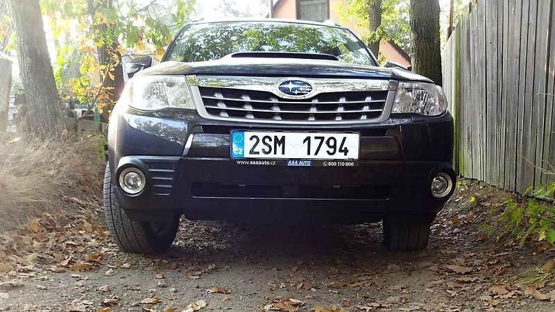Tato podoba kapoty je typická pro všechny turbomotory foresteru.