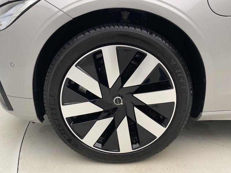 Volvo V90 T6 AWD RECHARGE DARK PLUS - fotka 38 z 58